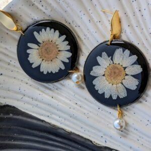 Earring of Daisy with Black BG